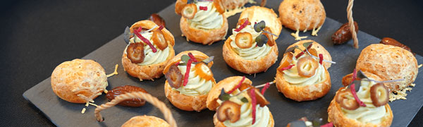 Gougères à la crème de roquefort et aux dattes Deglet Nour