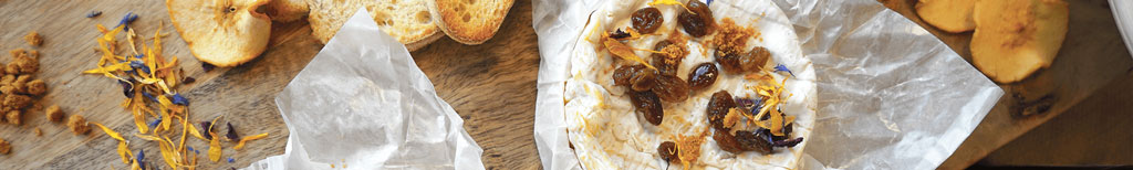 camembert rôti aux raisins secs