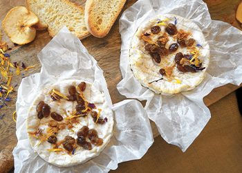 Camembert rôti aux raisins secs